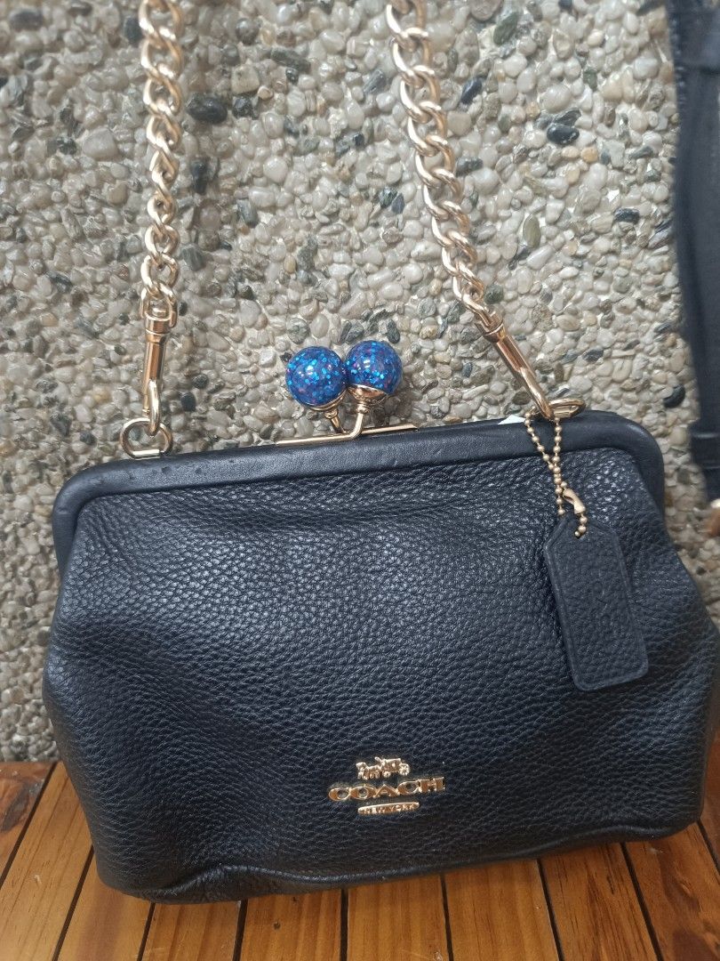 Coach clutch cross bag (Category: Cross-body Bags) located in Angeles City. Submitted by aiscanday (Listing ID 1461666313, Image 3). Description: no flaws vintage bag preloved from Japan.