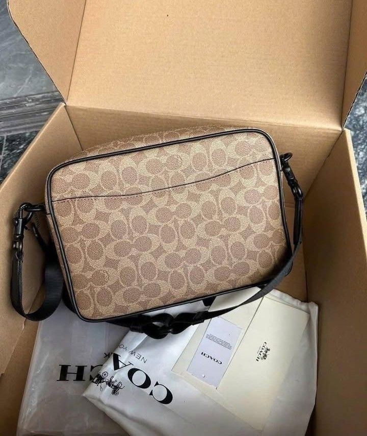 COACH COLTON CROSS BODY BAG (Category: Cross-body Bags) located in Pasig City. Submitted by titalana2011991 (Listing ID 1461745225, Image 3). Description: .