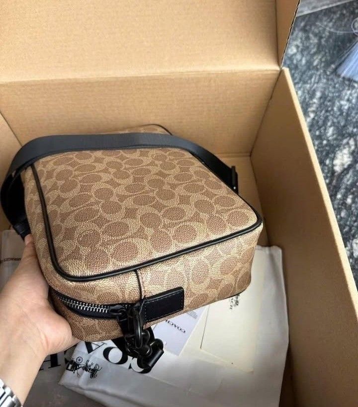 COACH COLTON CROSS BODY BAG (Category: Cross-body Bags) located in Pasig City. Submitted by titalana2011991 (Listing ID 1461745225, Image 2). Description: .