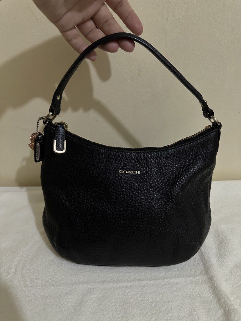 Coach Kili Bag (Category: Shoulder Bags) located in Las Pinas. Submitted by bagsbyshai (Listing ID 1461713739, Image 1). Description: .