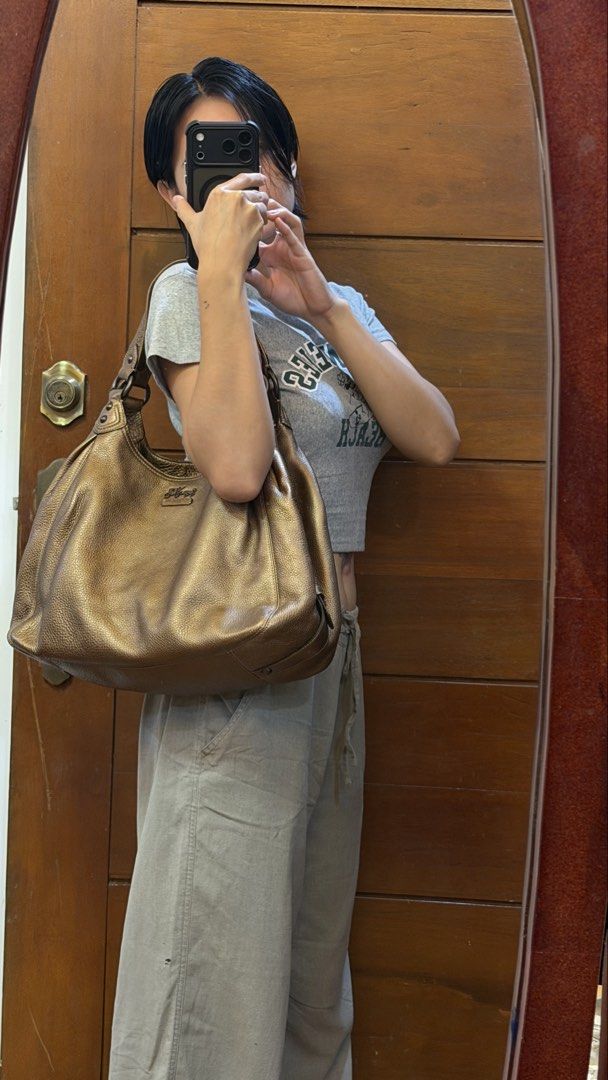 Coach Madison Maggie (Category: Shoulder Bags) located in San Jose. Submitted by kaia_collection (Listing ID 1461737970, Image 2). Description: Intact leather , good condition, Issue : Creed ( bakbak) / removed With Fabric Tag inside Clean interior aside from No creed .