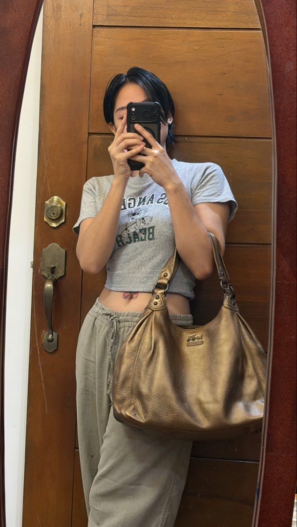 Coach Madison Maggie (Category: Shoulder Bags) located in San Jose. Submitted by kaia_collection (Listing ID 1461737970, Image 1). Description: Intact leather , good condition, Issue : Creed ( bakbak) / removed With Fabric Tag inside Clean interior aside from No creed .