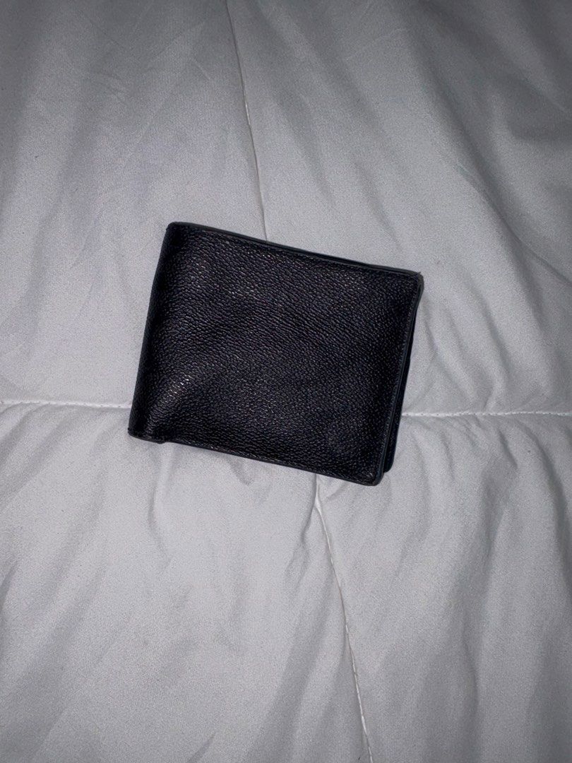 COACH Men’s Black Bifold Wallet (Category: Wallets & Card holders) located in Manila. Submitted by weararchive.mnl (Listing ID 1461747897, Image 1). Description: FIXED PRICE Preloved, good condition 🖤 • Genuine COACH • Black leather • Multiple card slots + bill compartment • Approx. 11 × 9 cm.