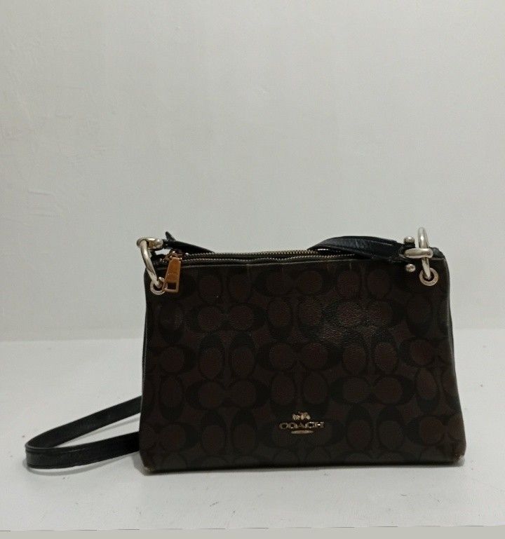 Coach MIA Shoulder Bag (Category: Luxury Bags & Wallets) located in Manila. Submitted by eriiicaspage (Listing ID 1461696348, Image 1). Description: PreOwned WellUsed Authentic COACH MIA Signature Monogram Canvas leather Shoulder bag - Signature monogram print (brown & black) - Genuine leather trim and strap - Secure zipper closure - Interior slip pocket - Adjustable strap for customized fit - Ideal for everyday carry Sign of Used Good Condition 