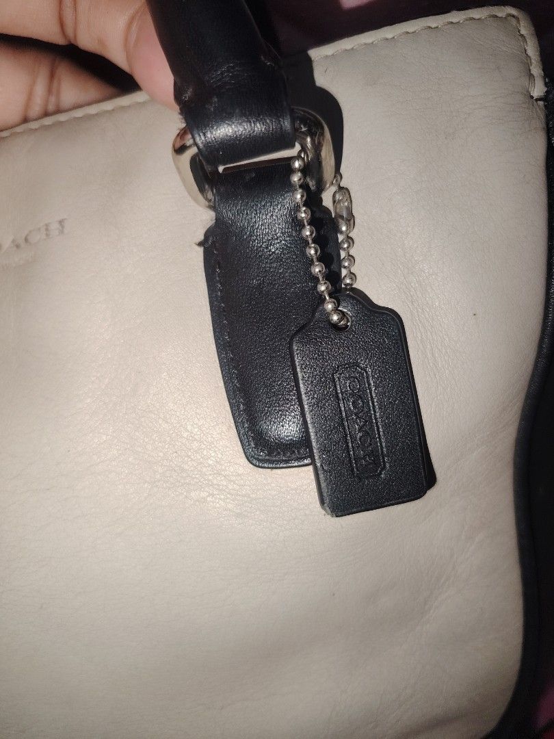 Coach mini satchel (Category: Luxury Bags & Wallets) located in Bulacan. Submitted by jhefkheelo02163 (Listing ID 1461797114, Image 2). Description: Vintage Coach mini satchel Issue Wala na og strap But may provided strap .