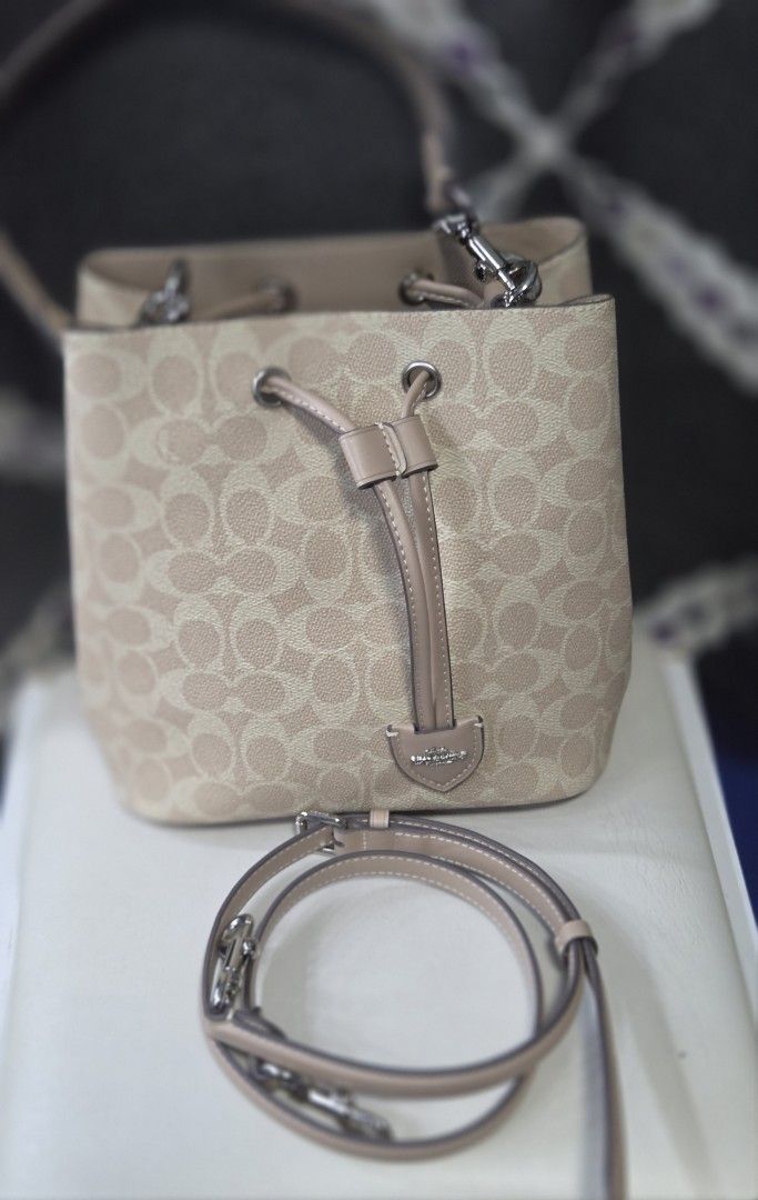 Coach Rowan Bucket (Category: Other Accessories) located in Quezon City. Submitted by affordabags_cd (Listing ID 1461683175, Image 1). Description: like new .
