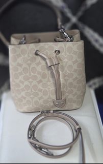 (Category: ) located in . Submitted by affordabags_cd (Listing ID 1461683175, Image 1). Description: .