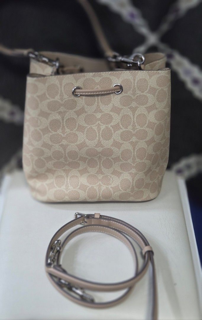 Coach Rowan Bucket (Category: Other Accessories) located in Quezon City. Submitted by affordabags_cd (Listing ID 1461683175, Image 2). Description: like new .