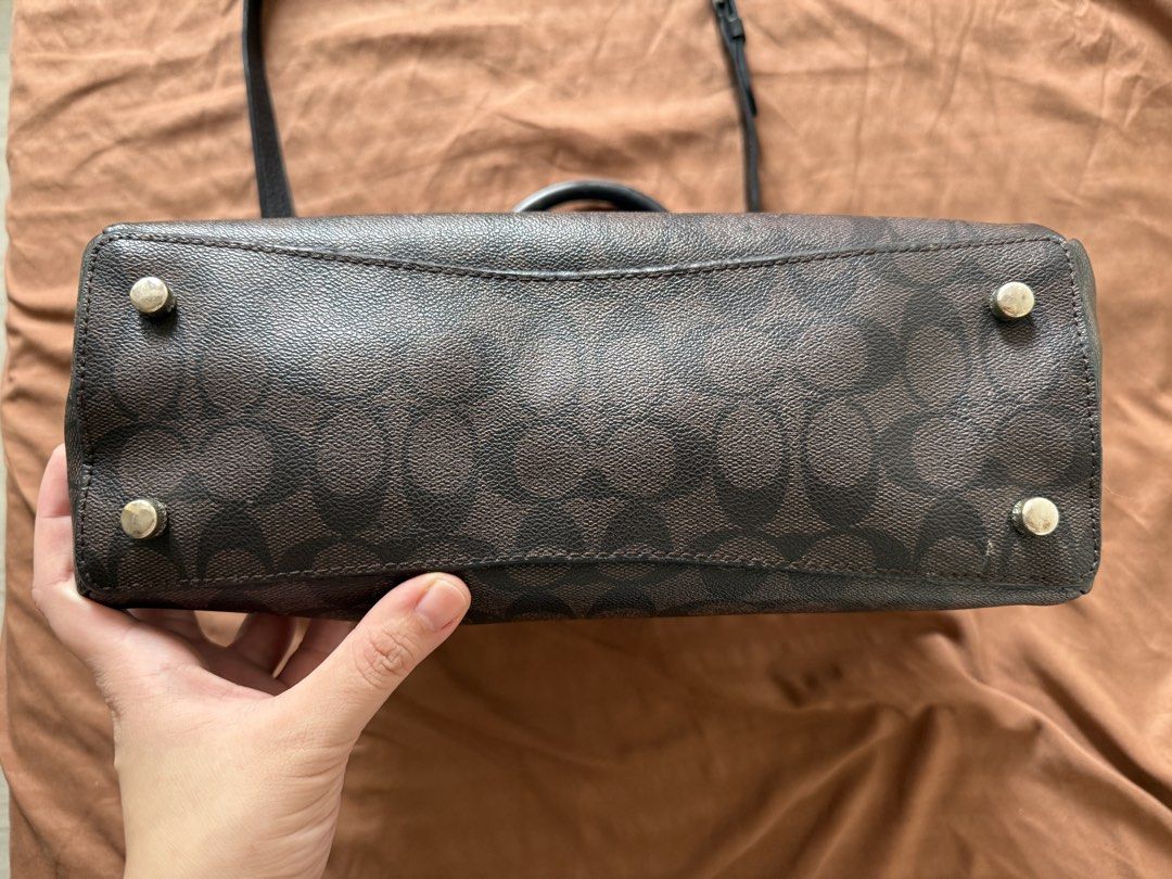 Coach Sage Large Signature Brown Black (Category: Luxury Bags & Wallets) located in Pasig City. Submitted by lovedbymara_maiara (Listing ID 1461701844, Image 3). Description: Decluttering my Personal Preloved Bag Coach F29683 Sage Large Signature Brown Black Material: Coated canvas and leather Stamp: A1832 F29683 Interior: Two snap closure compartments, one open pocket and one zip compartment Measurements: 12”L X 4.75”W X 9.5”H Handle Drop: 4.5” 