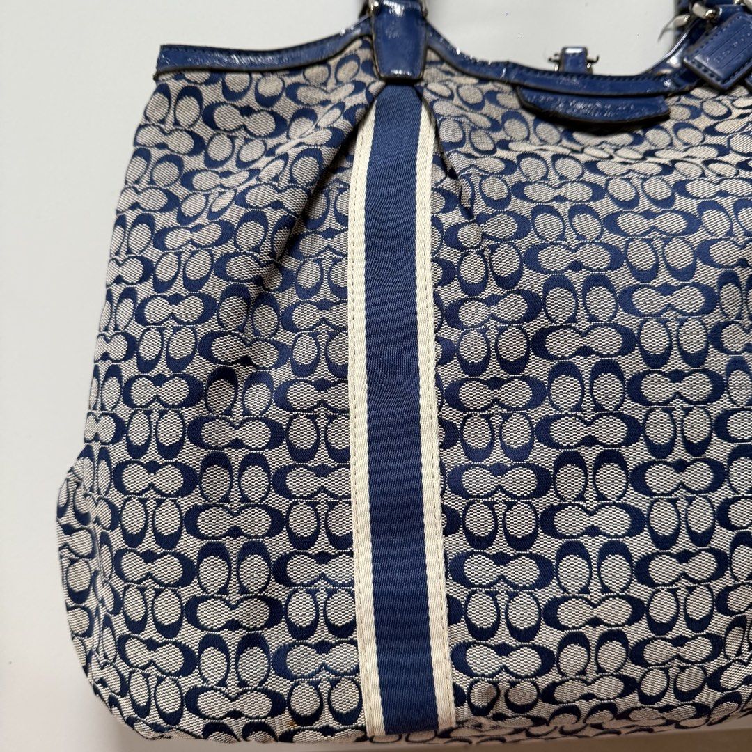 Coach signature blue tote (Category: Luxury Bags & Wallets) located in Cavite. Submitted by kalebfindsluxs (Listing ID 1461765510, Image 3). Description: .