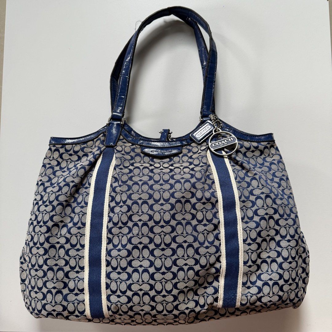 Coach signature blue tote (Category: Luxury Bags & Wallets) located in Cavite. Submitted by kalebfindsluxs (Listing ID 1461765510, Image 1). Description: .