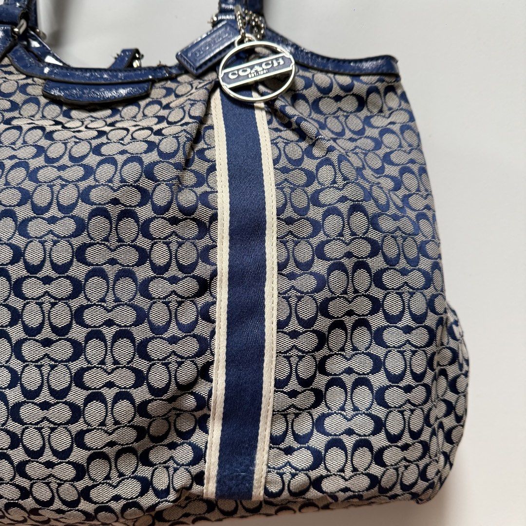 Coach signature blue tote (Category: Luxury Bags & Wallets) located in Cavite. Submitted by kalebfindsluxs (Listing ID 1461765510, Image 2). Description: .