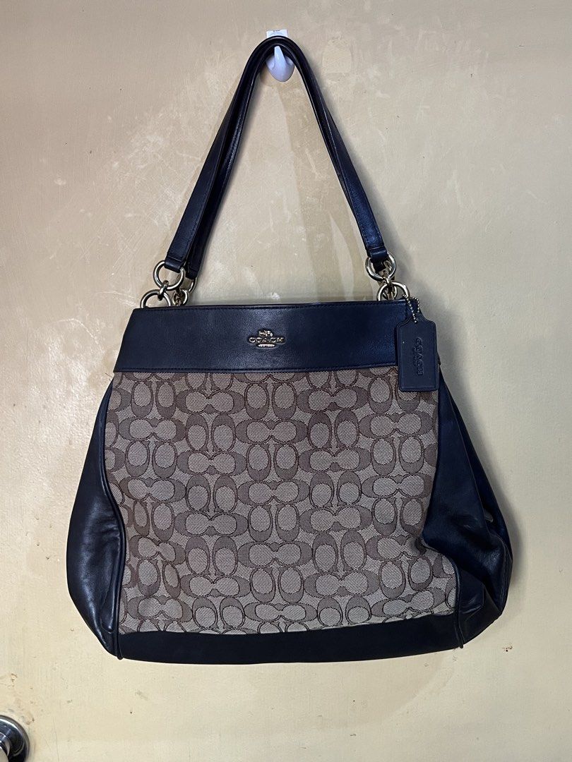 Coach Signature Canvas Leather Shoulder Bag (Category: Luxury Bags & Wallets) located in Quezon City. Submitted by kikays0215 (Listing ID 1461714564, Image 1). Description: - Classic Coach shoulder bag - Signature canvas with dark blue leather trim - Gold hardware details - Interior zip pocket and slip pockets - Spacious interior - Great everyday bag.