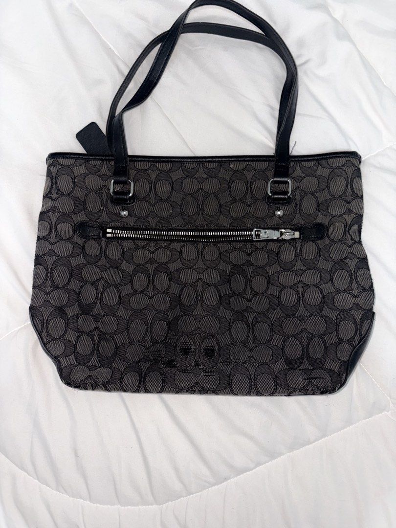 COACH Signature Tote Bag (Category: Shoulder Bags) located in Manila. Submitted by weararchive.mnl (Listing ID 1461747592, Image 2). Description: FIXED PRICE Preloved, good condition 🖤 • Signature monogram canvas • Black & charcoal colorway • Spacious everyday tote • Exterior zip pocket • Includes COACH hangtag ✨ Minor signs of use; please see photos.