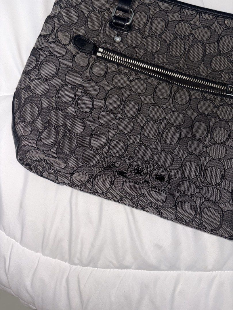 COACH Signature Tote Bag (Category: Shoulder Bags) located in Manila. Submitted by weararchive.mnl (Listing ID 1461747592, Image 3). Description: FIXED PRICE Preloved, good condition 🖤 • Signature monogram canvas • Black & charcoal colorway • Spacious everyday tote • Exterior zip pocket • Includes COACH hangtag ✨ Minor signs of use; please see photos.