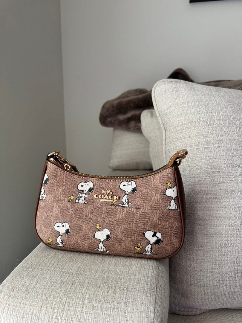 COACH TERI SNOOPY BAG (Category: Shoulder Bags) located in Manila. Submitted by ohnopandora (Listing ID 1461797837, Image 1). Description: FIXED PRICE.