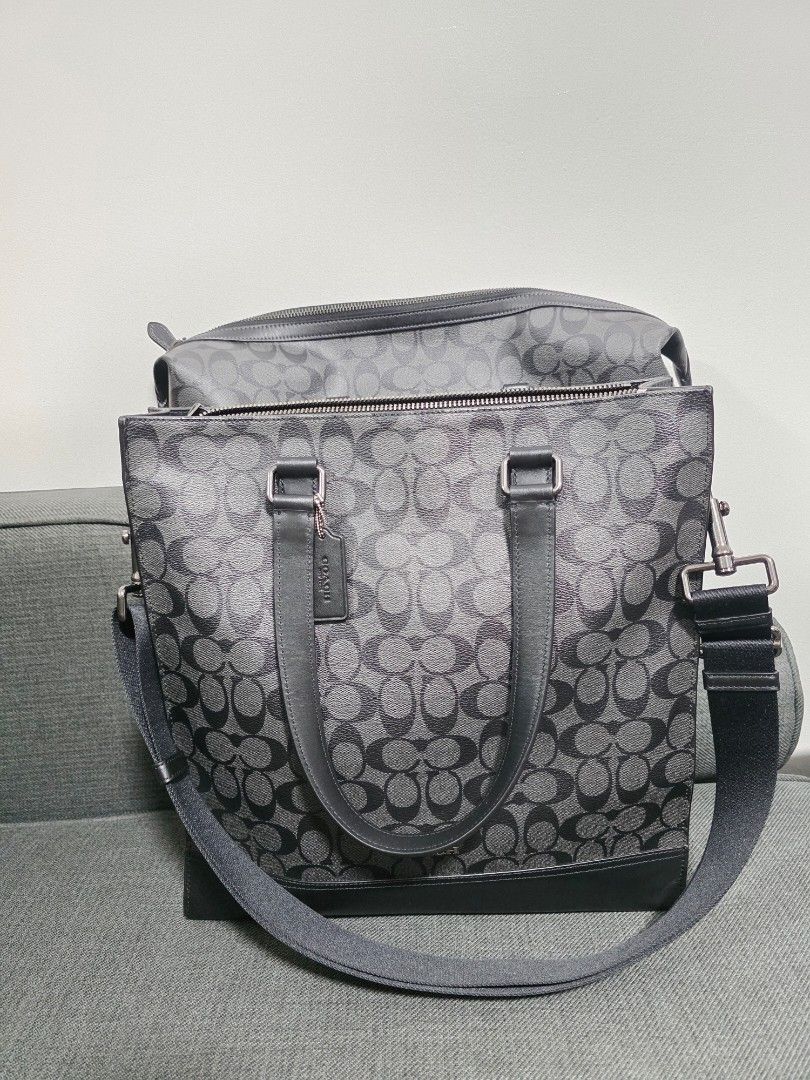 Coach tote bag (Category: Luxury Bags & Wallets) located in Manila. Submitted by olxph_415051922 (Listing ID 1461696442, Image 3). Description: original coach bag from japan used 3x decluttering.