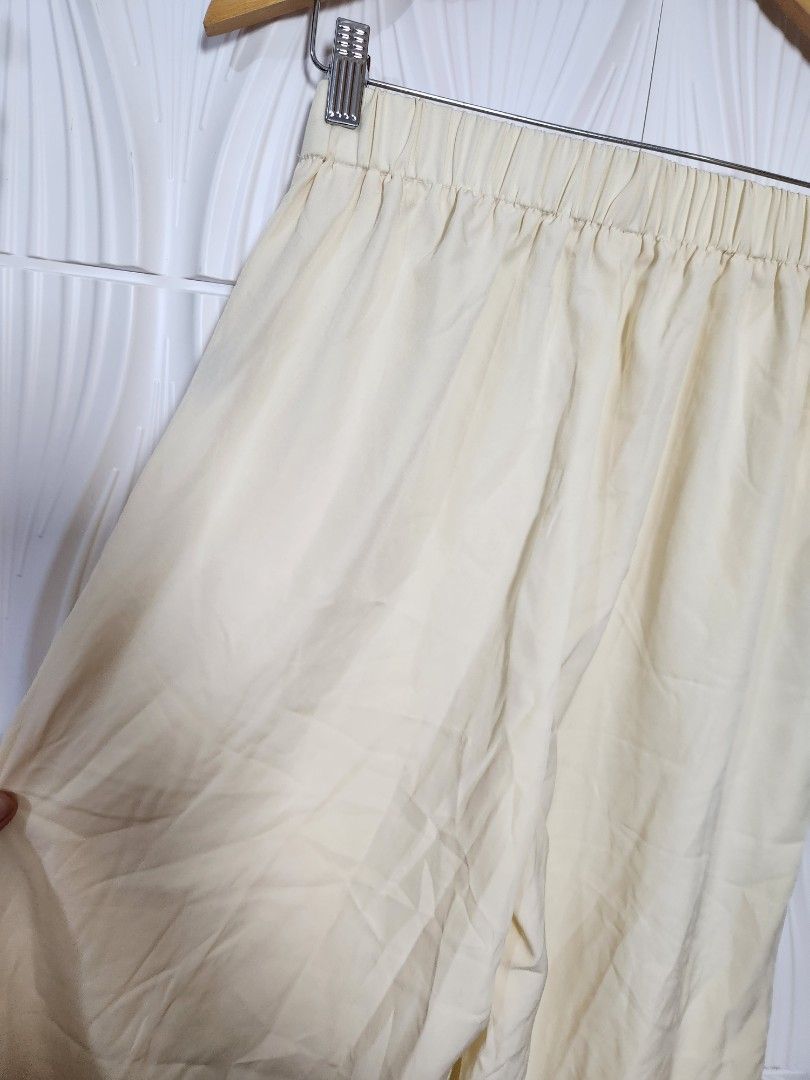 Color Cream Pants (Category: Other Bottoms) located in Marikina City. Submitted by KanamiFinds (Listing ID 1461740103, Image 3). Description: Length: 42 inches from waist waist: 26 to 40 inches.