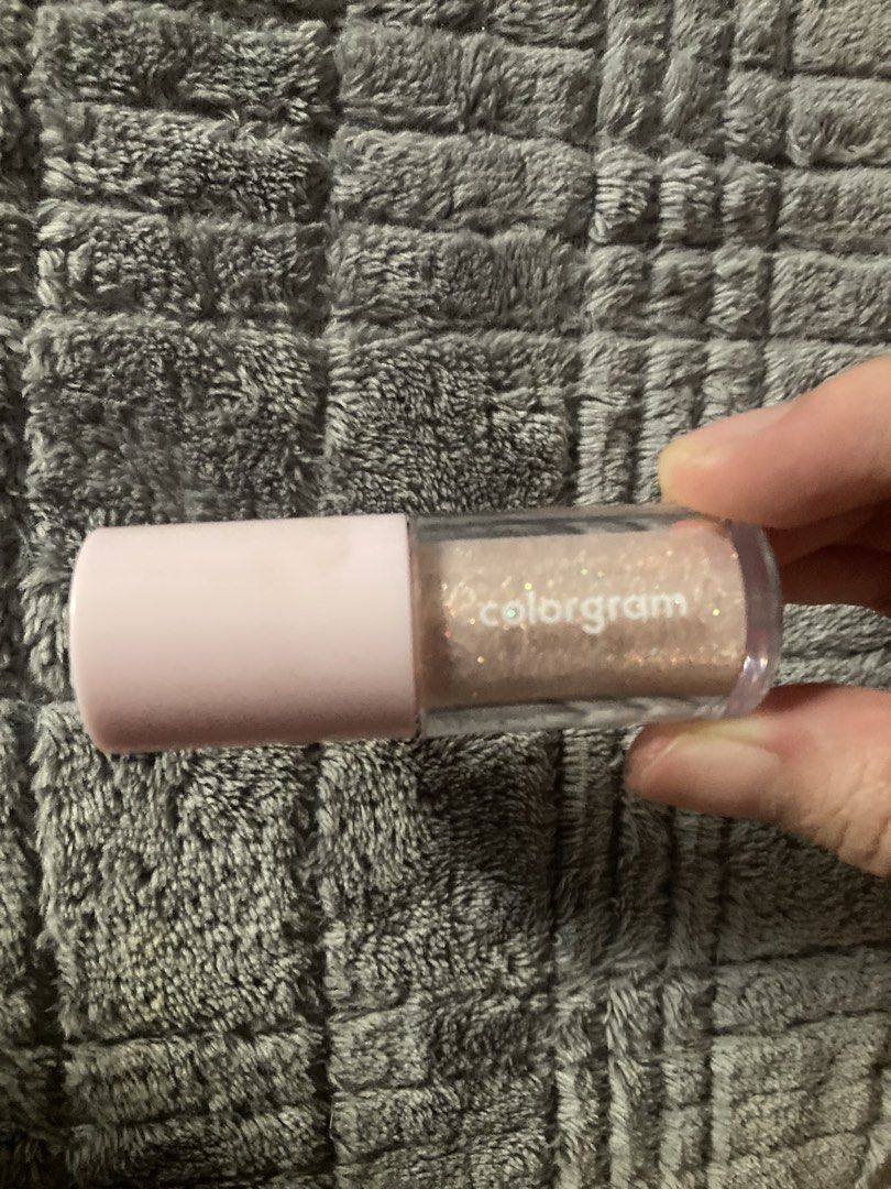 Colorgram Glitter Lippie (Category: Makeup) located in Makati City. Submitted by wonderfindzs (Listing ID 1461669103, Image 1). Description: Original colorgram from korea Loc makati Have padt transacs on fb.
