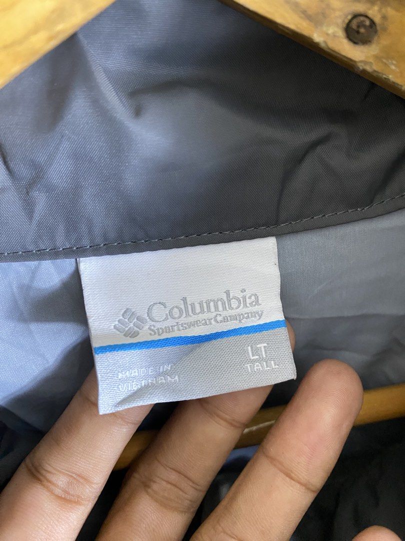 Columbia (Category: Coats, Jackets and Outerwear) located in Cebu City. Submitted by cjakosalem02 (Listing ID 1461779108, Image 3). Description: .