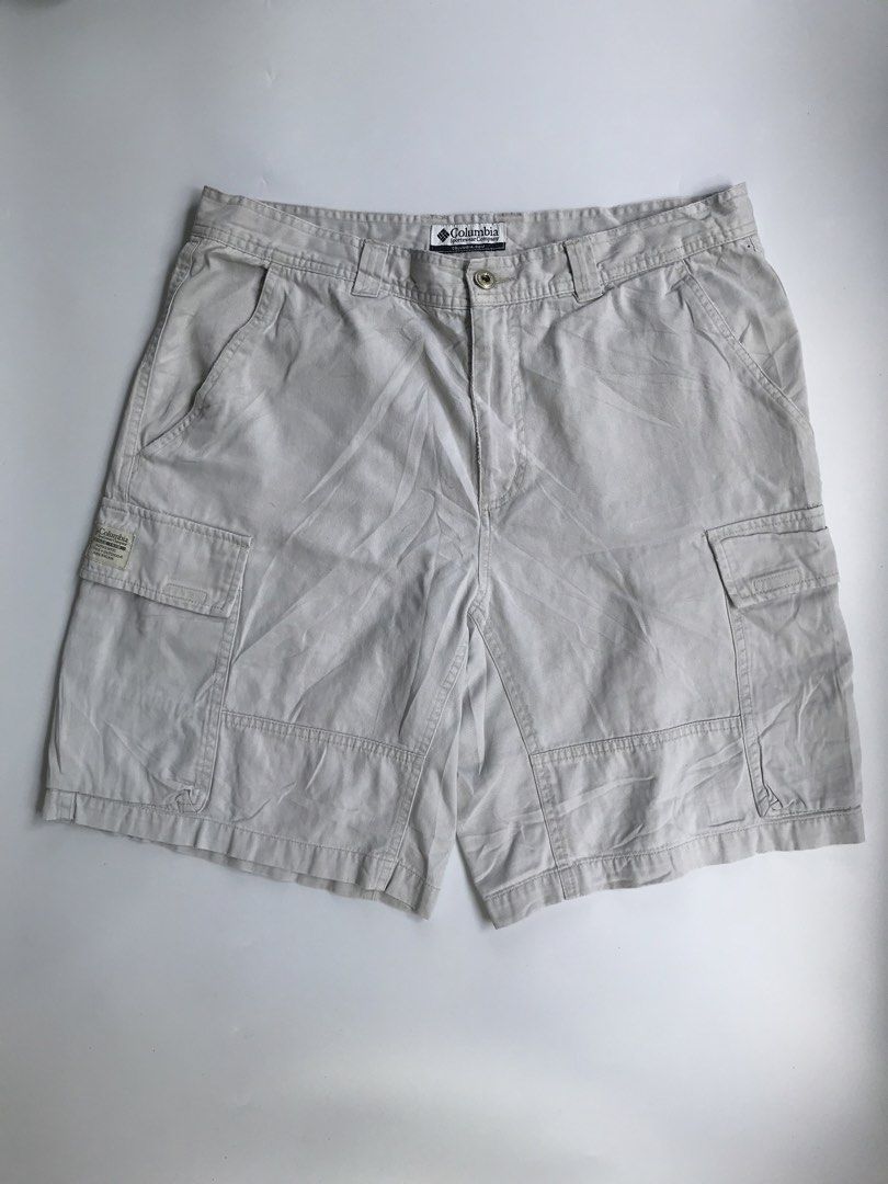 COLUMBIA CARGO SHORT (Category: Shorts) located in Aurora. Submitted by thrillthriftfinds123 (Listing ID 1461614816, Image 1). Description: COLUMBIA CARGO SHORT SIZE LARGE NO ISSUE GOOD CONDITION 9.5 COLOR RATE .