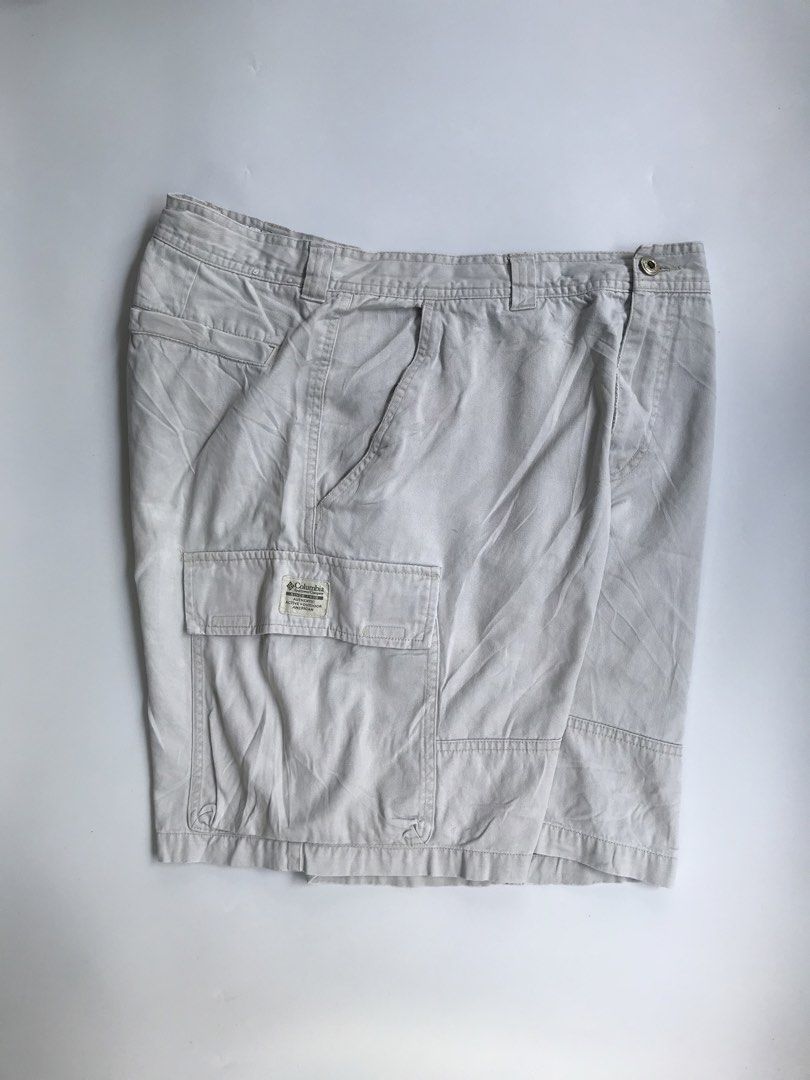 COLUMBIA CARGO SHORT (Category: Shorts) located in Aurora. Submitted by thrillthriftfinds123 (Listing ID 1461614816, Image 2). Description: COLUMBIA CARGO SHORT SIZE LARGE NO ISSUE GOOD CONDITION 9.5 COLOR RATE .