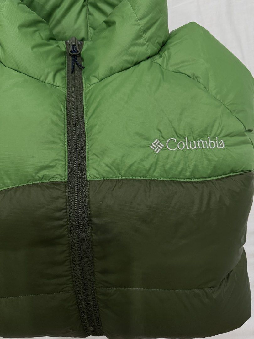 Columbia Down Puffer Jacket Olive Green/Army Green (Category: Coats, Jackets and Outerwear) located in Marikina City. Submitted by andiego03 (Listing ID 1461624912, Image 3). Description: Columbia Down Puffer Jacket Olive Green (Two-tone) 23.5”W x 27.5”L ✅Size Large ✅With inside pockets ✅Omni-heat & Omni-shield technology ✅Lightweight & Water resistant ✅Original and Authentic ✅Perfect for winter season ⭐️RFS : Not using at all ⭐️MOP : GCash/Cash 