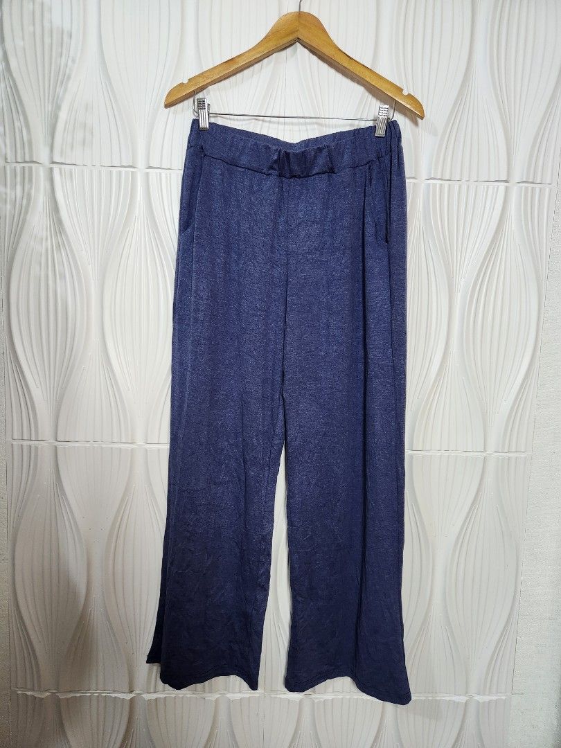 Comfy gartered pants Large to XL (Category: Other Bottoms) located in Marikina City. Submitted by KanamiFinds (Listing ID 1461747132, Image 1). Description: Waist: 28 to 42 inches Length: 40 inches from the waist with pockets on both sides.