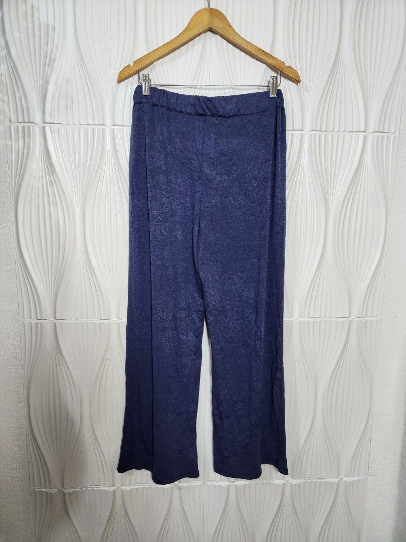 Comfy gartered pants Large to XL (Category: Other Bottoms) located in Marikina City. Submitted by KanamiFinds (Listing ID 1461747132, Image 2). Description: Waist: 28 to 42 inches Length: 40 inches from the waist with pockets on both sides.
