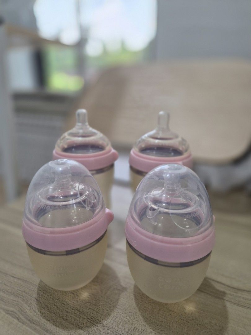 Comotomo Baby Bottles Pink Set (Category: Breastfeeding & Bottle Feeding) located in Koronadal. Submitted by shineubs (Listing ID 1461613378, Image 1). Description: .