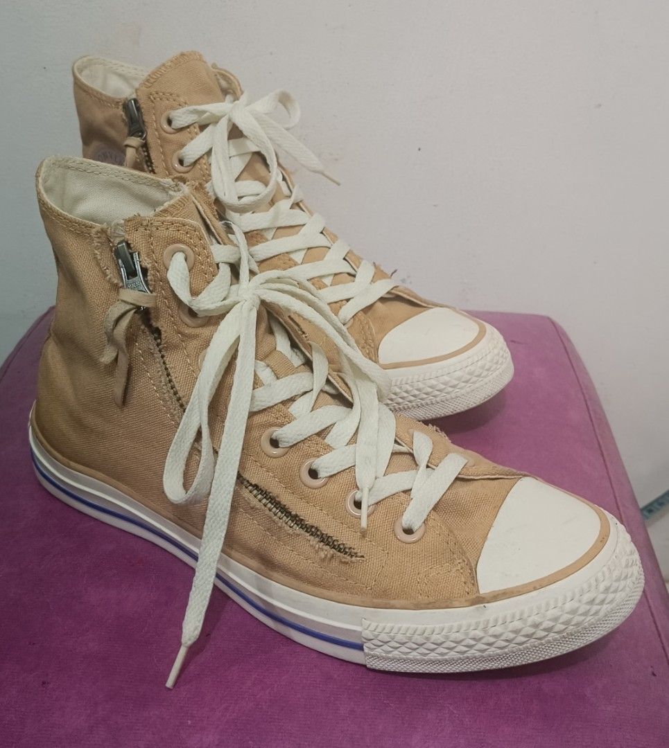 Converse Chuck Taylor High Double Zip Sneakers (Category: Sneakers) located in Davao. Submitted by roxy0404 (Listing ID 1461565427, Image 2). Description: ukay source no issue kulang lang sa laba size M 6.5 / W 8.5/ EU 39.5 smooth yong zipper nya.