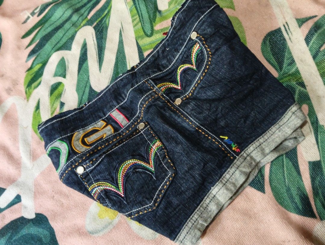 Coogi Denim Shorts with Embroidered Logo (Category: Shorts) located in Davao. Submitted by noelamihan05424 (Listing ID 1461567529, Image 3). Description: - Iconic embroidered Coogi logo on back pockets - Comfortable cotton and spandex blend - Stylish cuffed hem detail - Ideal for everyday casual wear - Waist 34 - Length 10 inches - No issue .