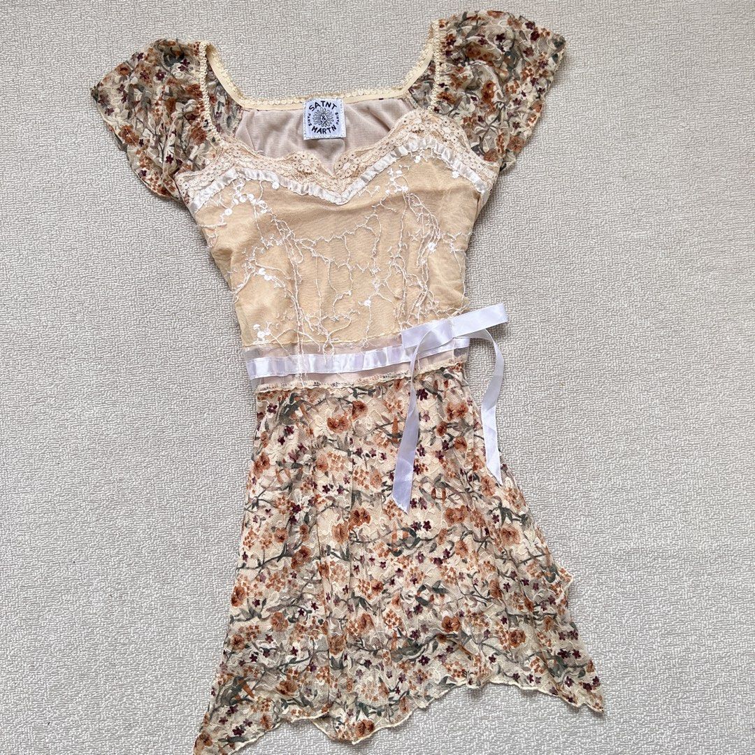 coquette babydoll sequin flowy top (Category: Blouses) located in Limay. Submitted by budolfindsrawrawr (Listing ID 1461585274, Image 2). Description: coquette babydoll sequin flowy top - fits s/m l28 b34 - in excellent condition .