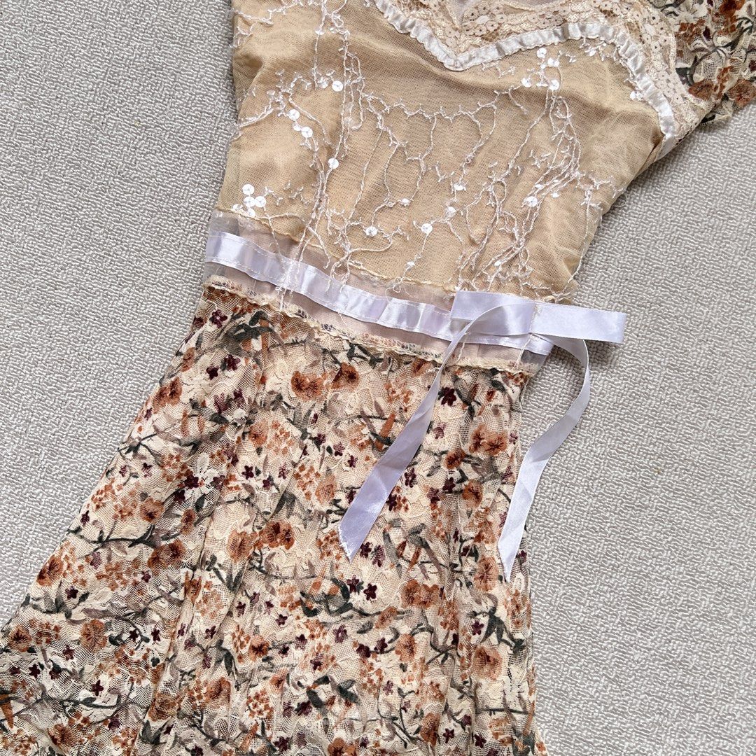 coquette babydoll sequin flowy top (Category: Blouses) located in Limay. Submitted by budolfindsrawrawr (Listing ID 1461585274, Image 3). Description: coquette babydoll sequin flowy top - fits s/m l28 b34 - in excellent condition .