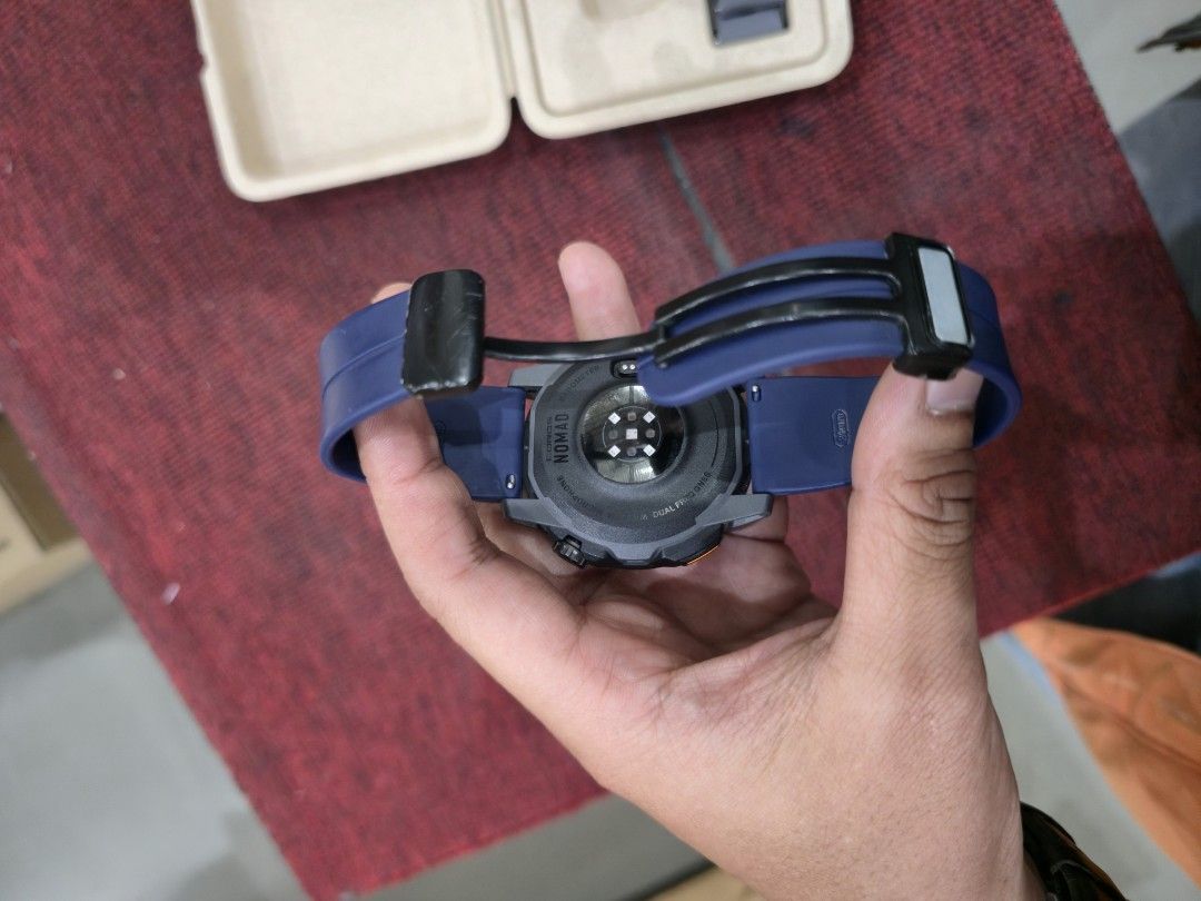 Coros nomad (Category: Wearables & Smart Watches) located in Ampang. Submitted by danialzahir7 (Listing ID 1461623821, Image 2). Description: -coros nomad -buy at official store -condition 10/10 -original strap never been use -still new buy on july 2026 -rarely use -no scratch on body or screen -fullset with box -excellent condition.