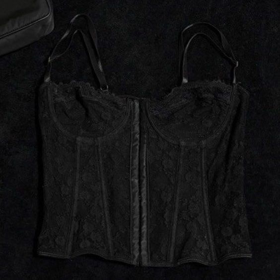 corset type lace top (Category: Sleeveless) located in Quezon City. Submitted by s.haaa (Listing ID 1461662820, Image 3). Description: .