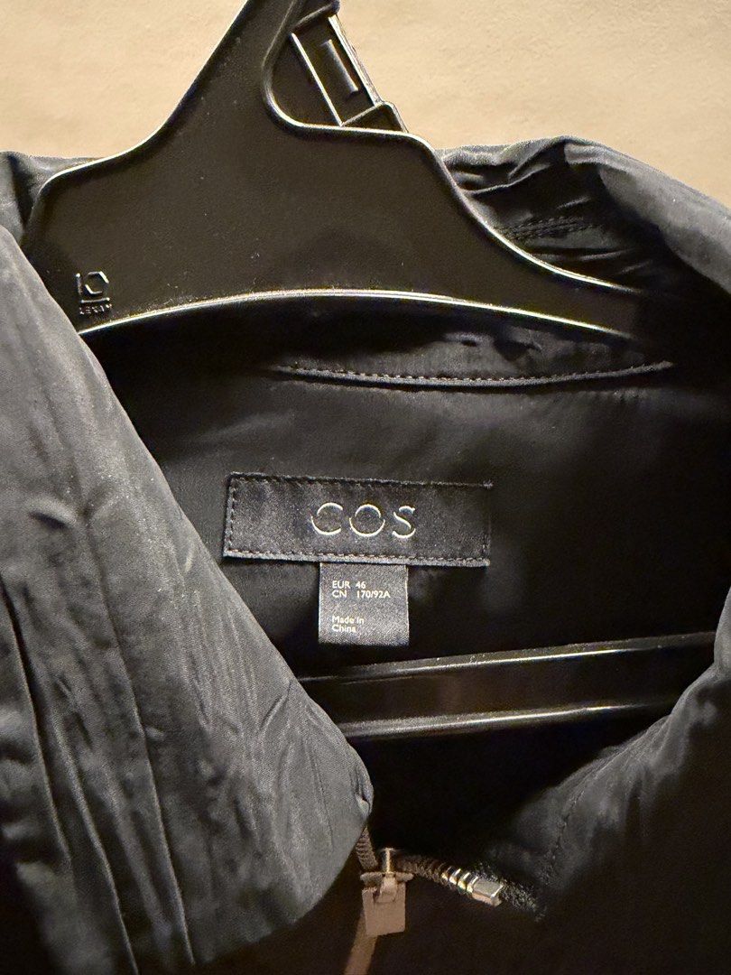 COS Pleated Jacket (issey miyake alt) (Category: Coats, Jackets and Outerwear) located in San Juan City. Submitted by malaysianmilo (Listing ID 1461684415, Image 3). Description: Fits small-medium 26x20 Dm for dimes Sf to be paid by buyer.