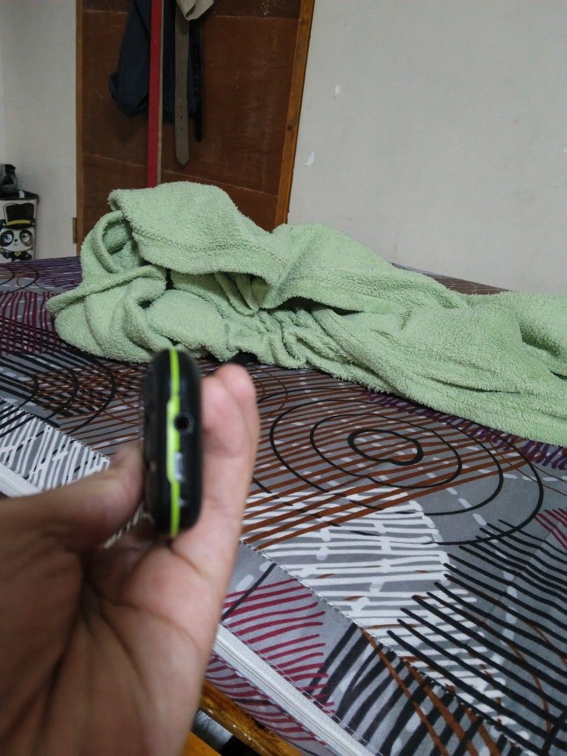 Counterfeit Samsung B310E (Battery not included) (Read Description) (Category: Early Generation Mobile Phones) located in Samal. Submitted by yohannesumang (Listing ID 1461661160, Image 3). Description: (Fixed price) (Good for people who is in a tight budget and needs a phone or secondary phone) (If you need the battery it will be 150-200 pesos extra charge) Meet me only in person Fb: Yohanne Sumang Defect: Screen line.