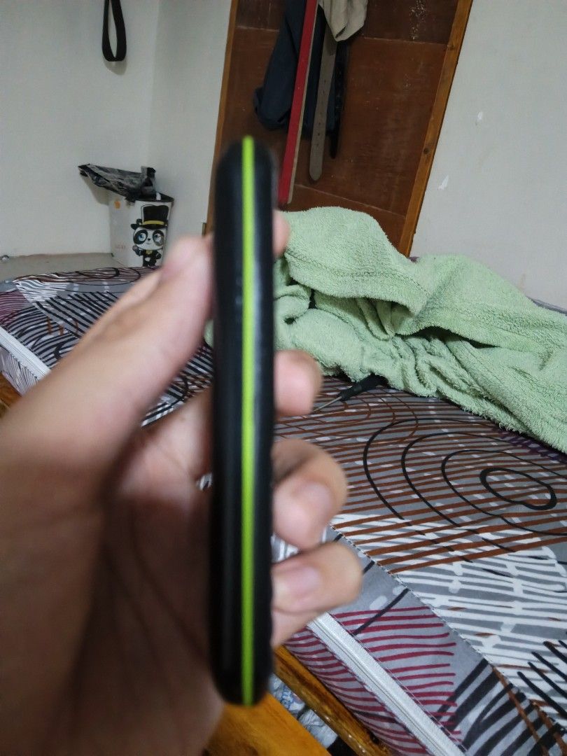Counterfeit Samsung B310E (Battery not included) (Read Description) (Category: Early Generation Mobile Phones) located in Samal. Submitted by yohannesumang (Listing ID 1461661160, Image 2). Description: (Fixed price) (Good for people who is in a tight budget and needs a phone or secondary phone) (If you need the battery it will be 150-200 pesos extra charge) Meet me only in person Fb: Yohanne Sumang Defect: Screen line.