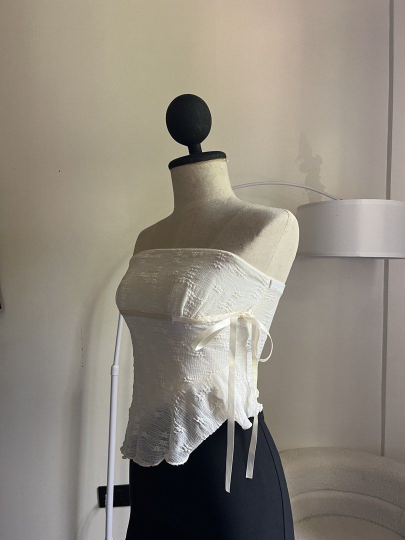 cream summer tube top (Category: Others Tops) located in Gasan. Submitted by sellcouth (Listing ID 1461627996, Image 2). Description: s-m.