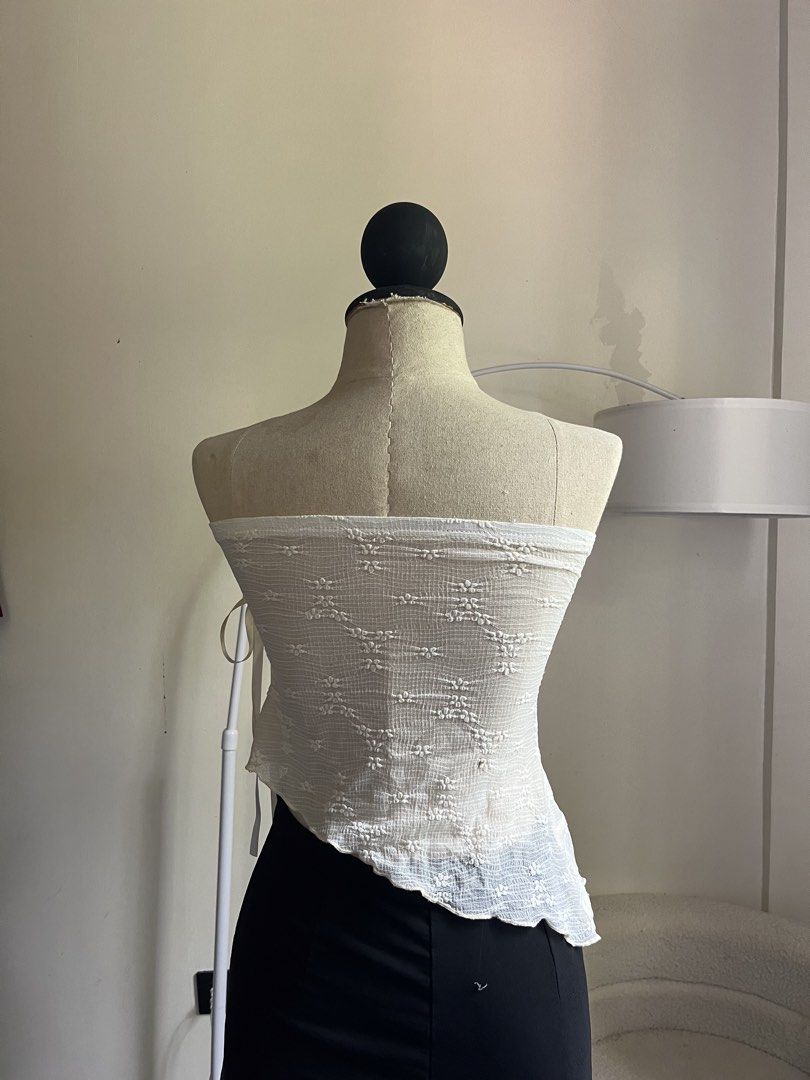 cream summer tube top (Category: Others Tops) located in Gasan. Submitted by sellcouth (Listing ID 1461627996, Image 3). Description: s-m.