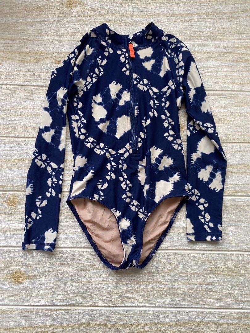 Crewcuts by j.crew Rashguard (Category: Babies & Kids Fashion) located in Cebu City. Submitted by yjainani (Listing ID 1461649845, Image 1). Description: blue and white tie-dye long-sleeve one-piece rash guard swimsuit featuring a front zipper.