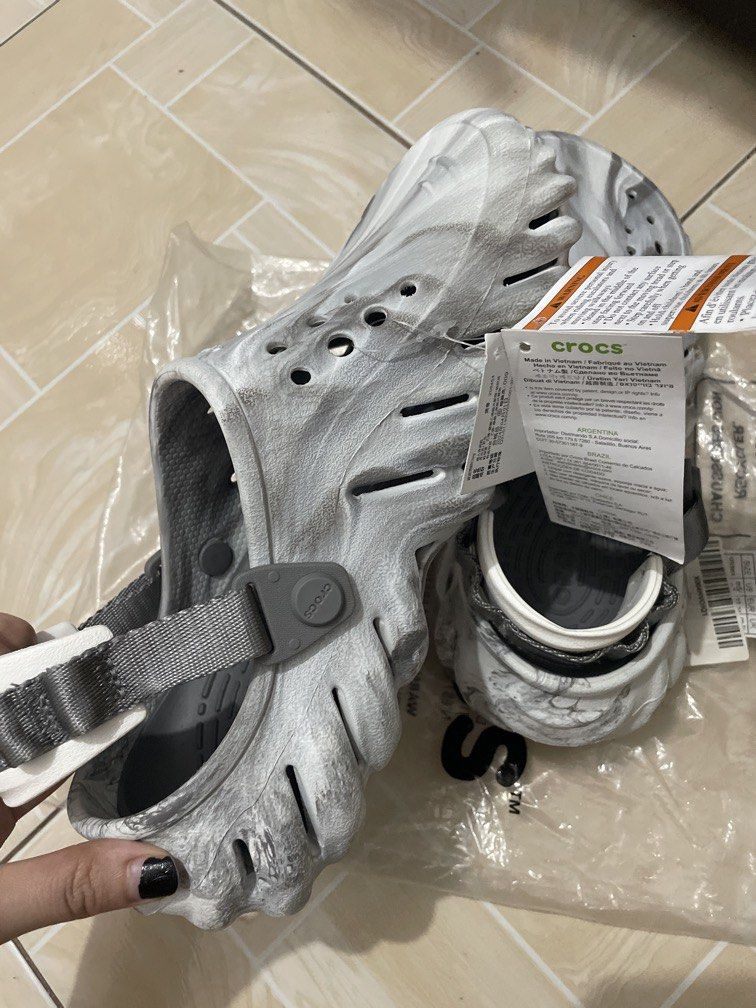 Crocs Original (Category: Slippers & Slides) located in Pasay City. Submitted by l0vingrstore (Listing ID 1461680102, Image 2). Description: See pics brandnew What u see is what u get Original 100% balik pera if fake..