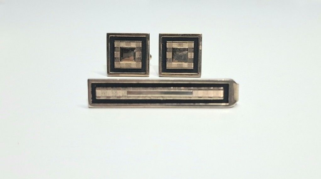 Cufflinks and Tie Clip Set (Category: Cuff Links) located in Makati City. Submitted by archaic532shop (Listing ID 1461731716, Image 1). Description: IMPORTANT NOTES: • Clients with OFFERS will be prioritized. • Selling in “As Is “condition (no warranty or guarantees) Accept all flaws before and after purchase. No returns. No exchange of items. • All items are pre-owned unless declared New • Conversation regarding OFFERS will be entertained once a