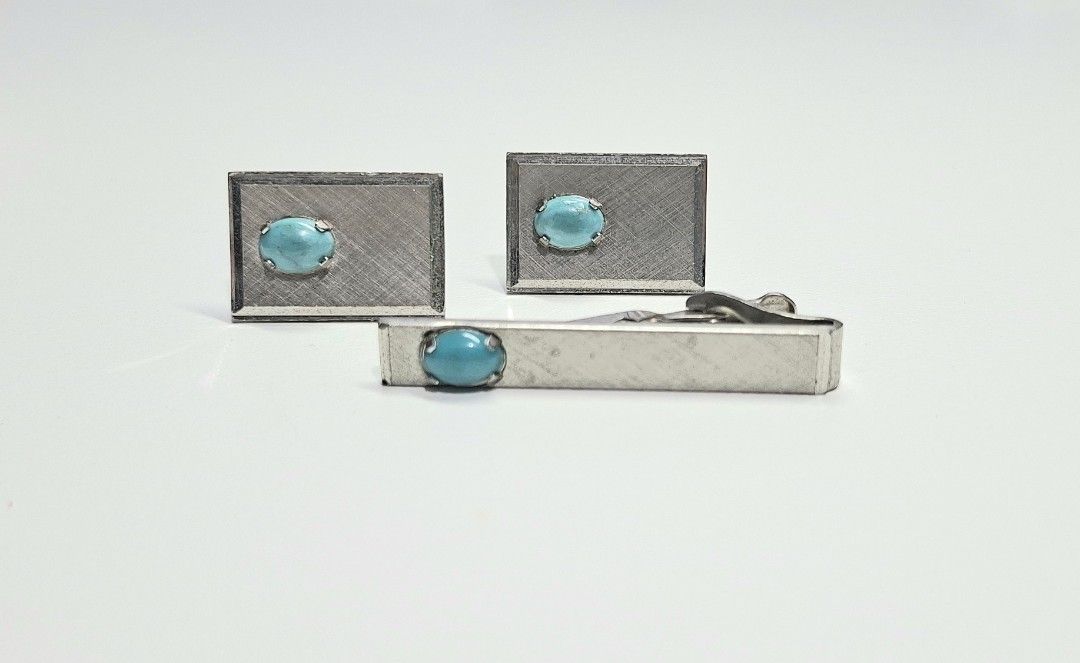 Cufflinks and Tie Clip with Blue Stone (Category: Cuff Links) located in Makati City. Submitted by archaic532shop (Listing ID 1461729755, Image 1). Description: IMPORTANT NOTES: • Clients with OFFERS will be prioritized. • Selling in “As Is “condition (no warranty or guarantees) Accept all flaws before and after purchase. No returns. No exchange of items. • All items are pre-owned unless declared New • Conversation regarding OFFERS will be entert