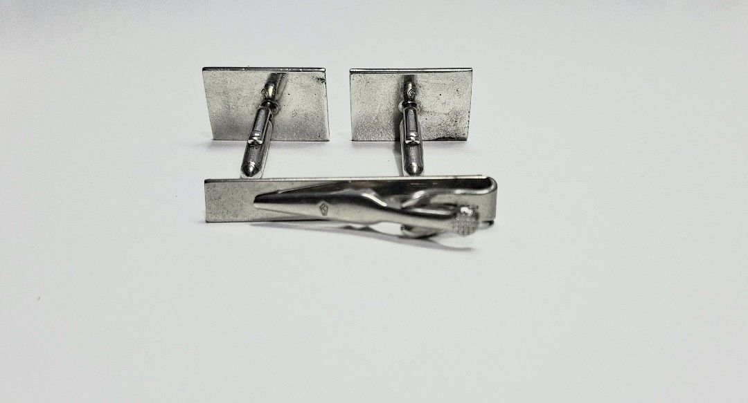 Cufflinks and Tie Clip with Blue Stone (Category: Cuff Links) located in Makati City. Submitted by archaic532shop (Listing ID 1461729755, Image 2). Description: IMPORTANT NOTES: • Clients with OFFERS will be prioritized. • Selling in “As Is “condition (no warranty or guarantees) Accept all flaws before and after purchase. No returns. No exchange of items. • All items are pre-owned unless declared New • Conversation regarding OFFERS will be entert