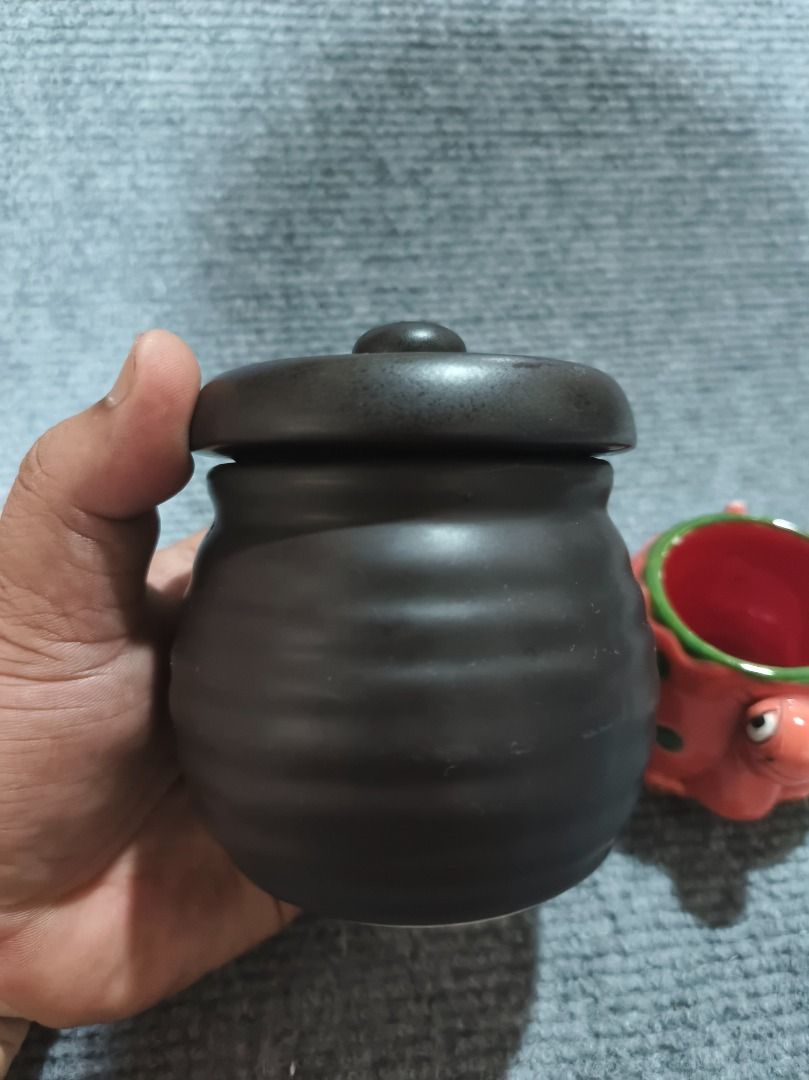 Cute Turtle Ceramic Pot with Lid (Category: Vases & Decorative Bowls) located in San Leonardo. Submitted by burgossanleonardo.12345 (Listing ID 1461715329, Image 2). Description: - Adorable turtle-shaped ceramic pot with matching lid. - Ideal for small plants, trinkets, or as a charming decorative piece. - Features a dark brown, ribbed textured pot. - The turtle design is bright orange with green polka dots and a green rim. - Unique and eye-catch