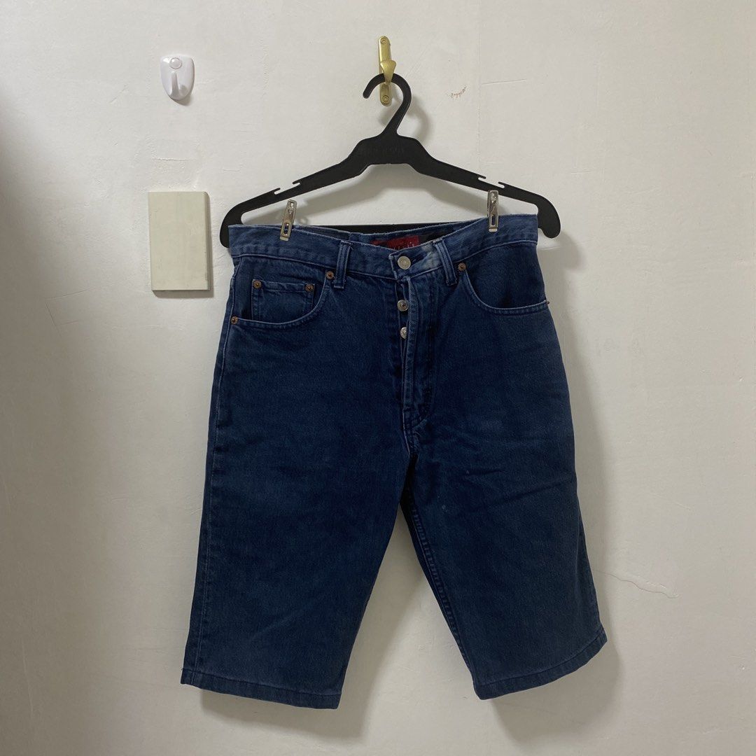 Dark Blue Capri Jeans Straight Cut (Category: Jeans) located in Manila. Submitted by booksandstuffmnl (Listing ID 1461750703, Image 1). Description: ♡ all items are preloved, please manage your expectations ♡ description: - flaws: bleach stain, damaged back patch, loose threads (tastas) on the inside and belt hole - unsure if legit levi's - price is negotiable! sizing details - waist width: 30 in - overall length: 22 in note: - all items are prel