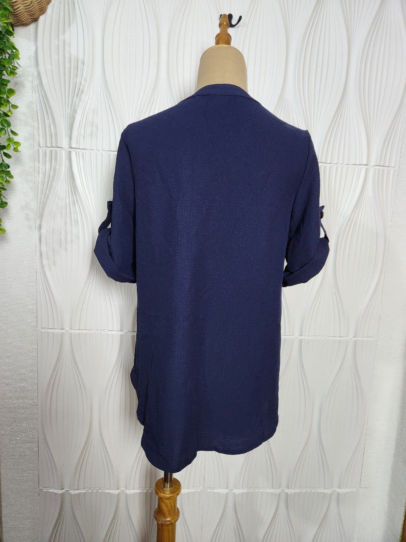 Dark Blue Long blouse Small (Category: Blouses) located in Marikina City. Submitted by KanamiFinds (Listing ID 1461748968, Image 3). Description: XS on tag but will fit up to Medium Bust: 36 inches Waist: 36 to 38 inches length: 25 inches from shoulders.