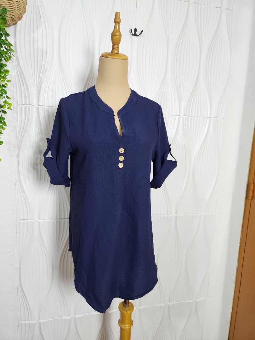 Dark Blue Long blouse Small (Category: Blouses) located in Marikina City. Submitted by KanamiFinds (Listing ID 1461748968, Image 1). Description: XS on tag but will fit up to Medium Bust: 36 inches Waist: 36 to 38 inches length: 25 inches from shoulders.